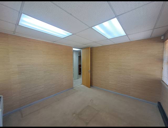 162M² OFFICE TO LET IN DUNKELD WEST